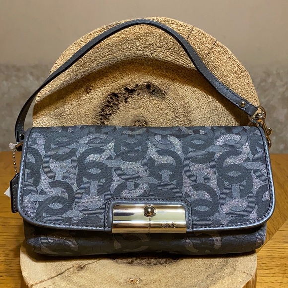Coach Handbags - NWT COACH Kristin Chainlink Clutch/Lrg Wristlet